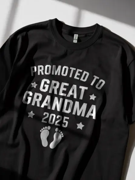 Promoted to great grandma est 2025 shirt in black – baby announcement tee