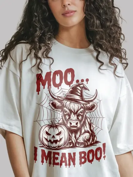 White close-up – jack-o’-lantern witch hat design highland cow Halloween shirt